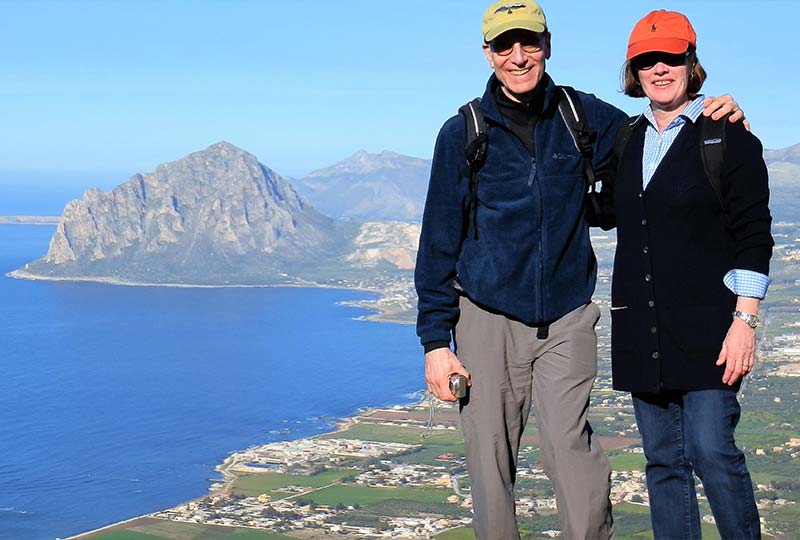 Couple on private walking tour of Sicily